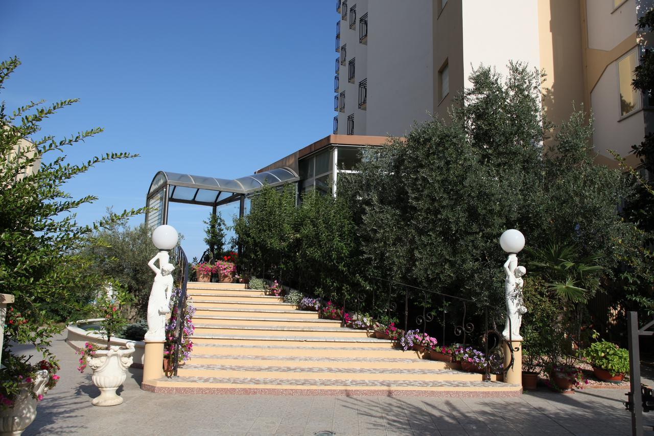 Hotel Plaza 里杜德里伊斯坦西 外观 照片
