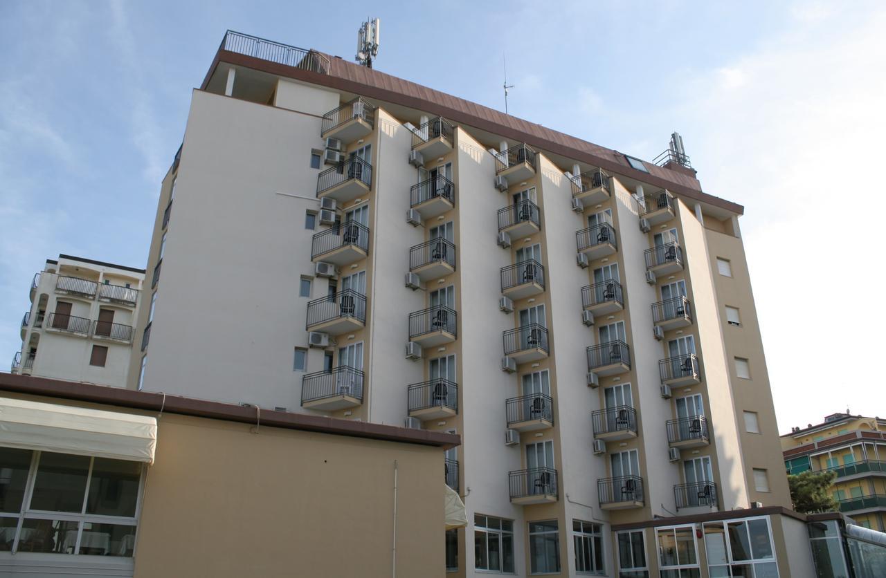 Hotel Plaza 里杜德里伊斯坦西 外观 照片