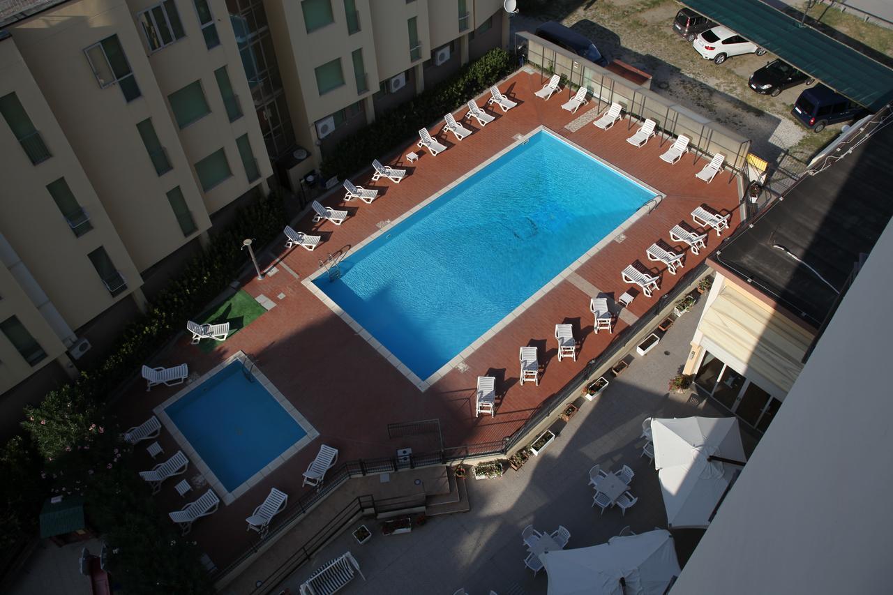 Hotel Plaza 里杜德里伊斯坦西 外观 照片