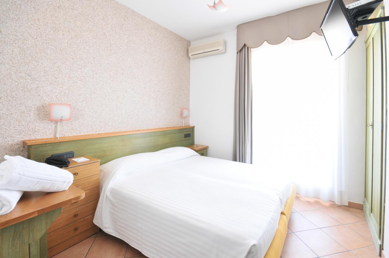 Hotel Plaza 里杜德里伊斯坦西 外观 照片