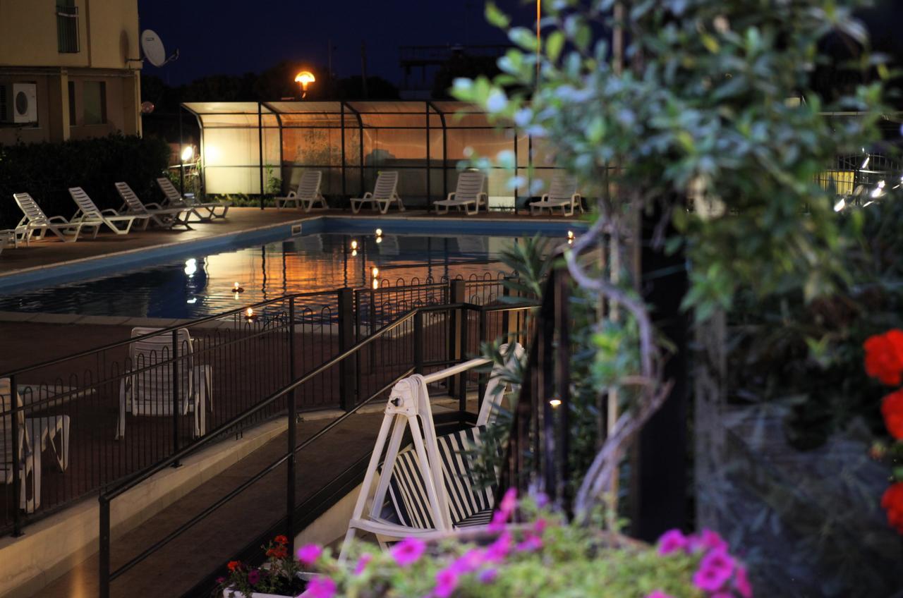 Hotel Plaza 里杜德里伊斯坦西 外观 照片