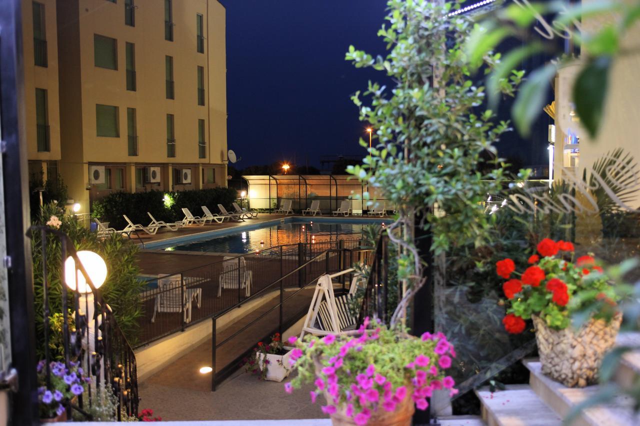 Hotel Plaza 里杜德里伊斯坦西 外观 照片