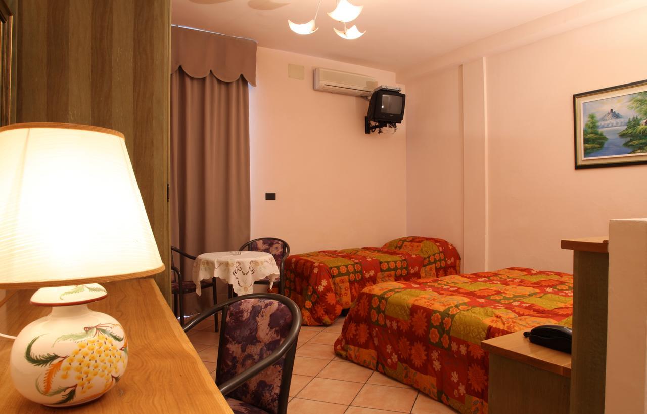 Hotel Plaza 里杜德里伊斯坦西 外观 照片