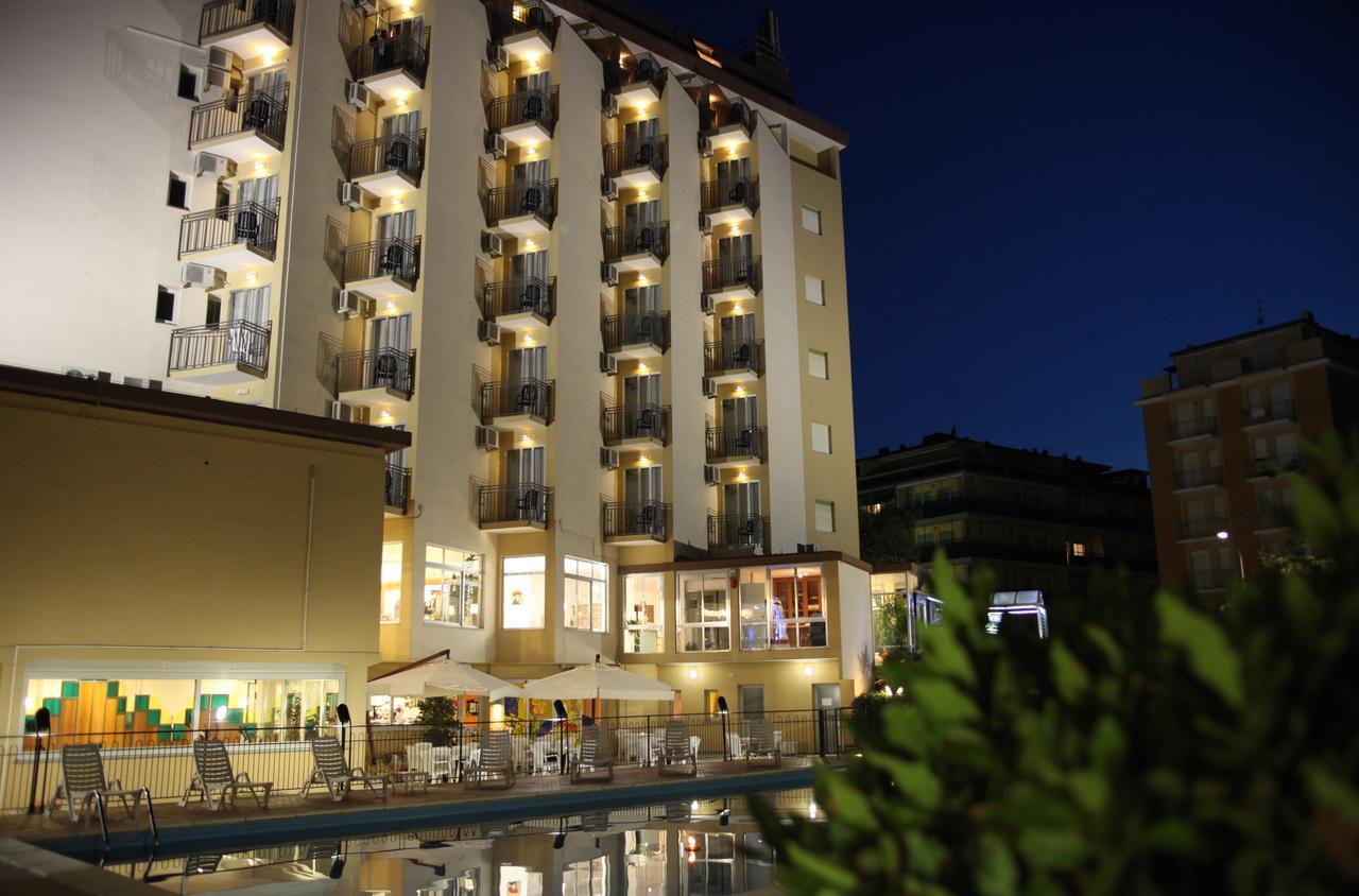 Hotel Plaza 里杜德里伊斯坦西 外观 照片