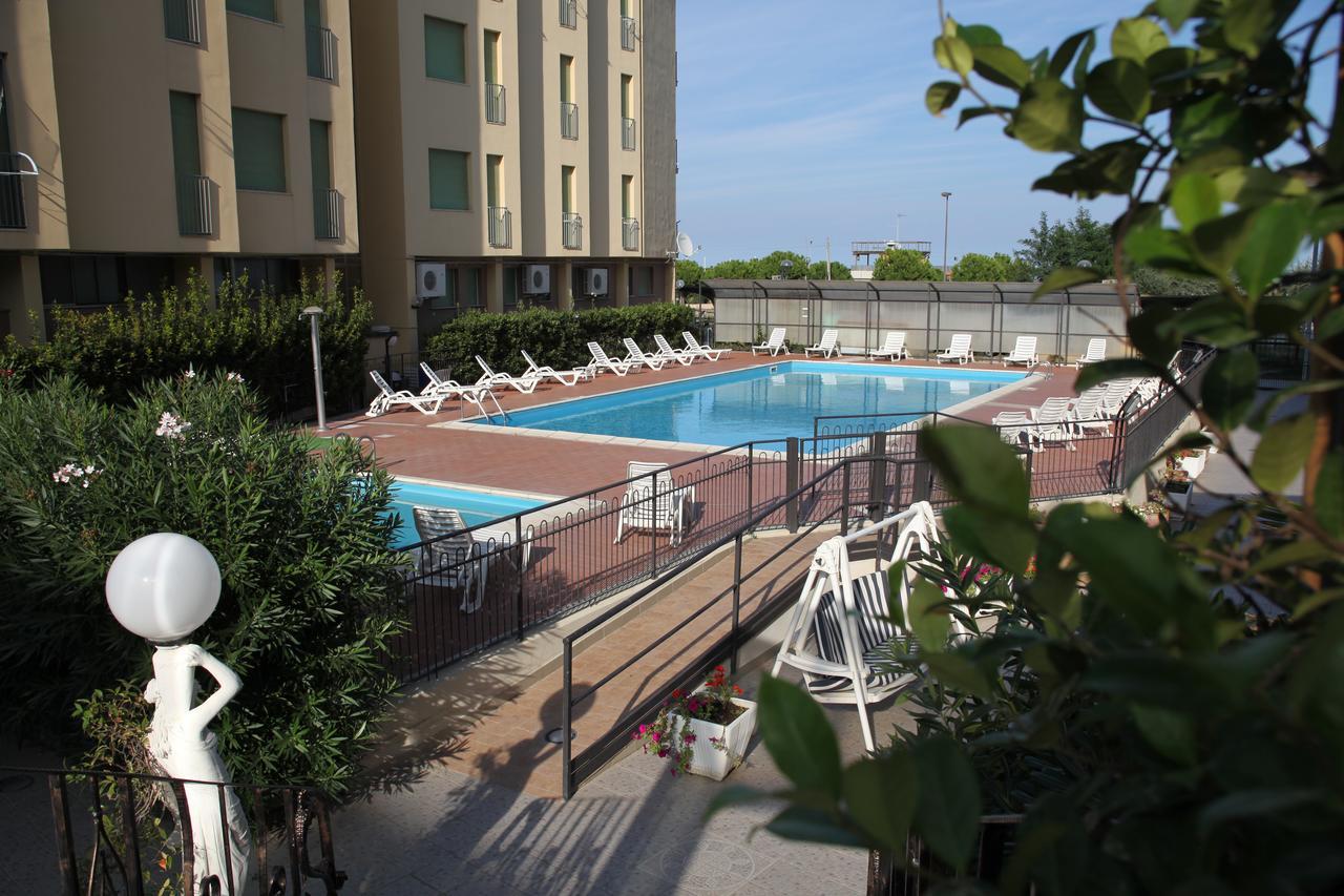 Hotel Plaza 里杜德里伊斯坦西 外观 照片