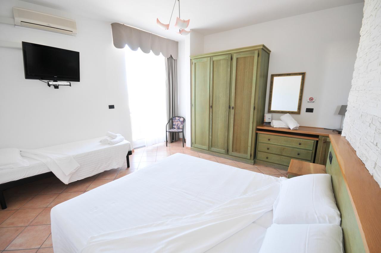 Hotel Plaza 里杜德里伊斯坦西 外观 照片