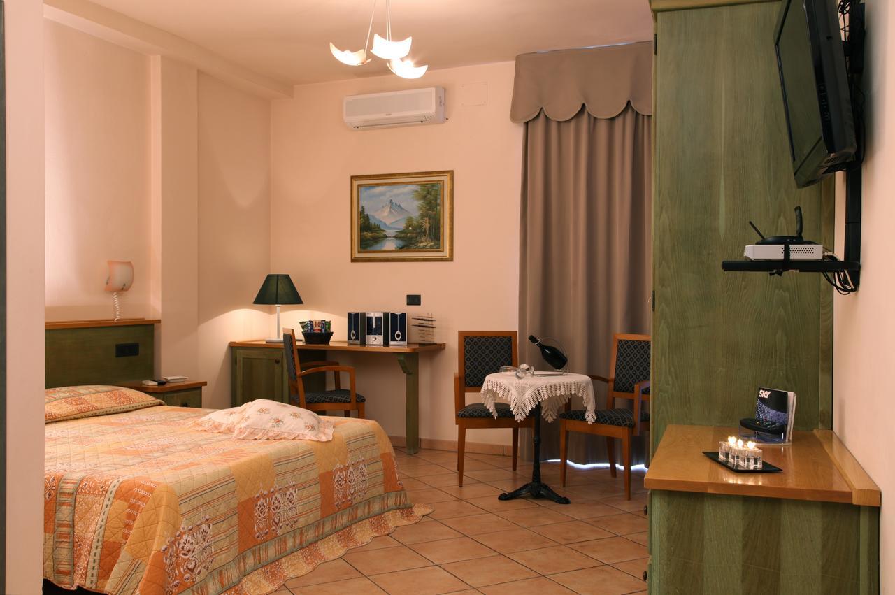 Hotel Plaza 里杜德里伊斯坦西 外观 照片