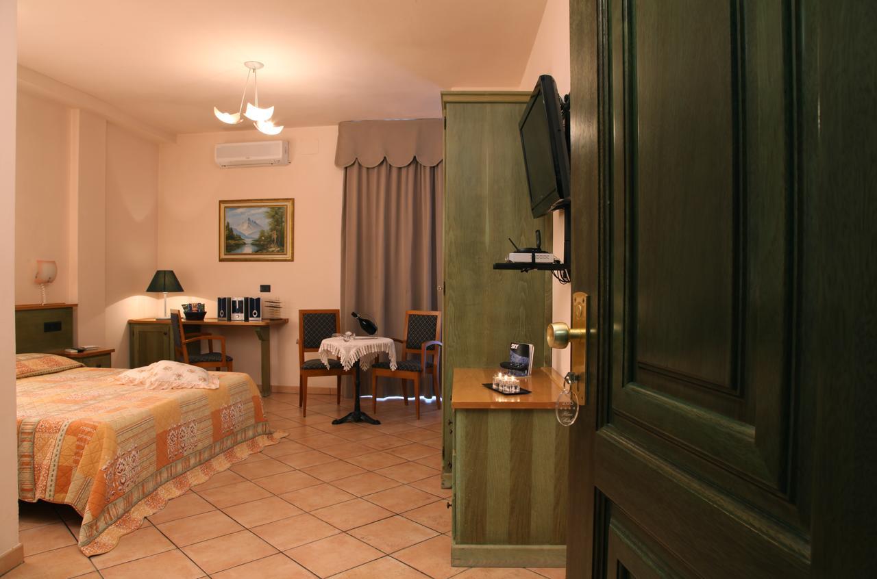 Hotel Plaza 里杜德里伊斯坦西 外观 照片
