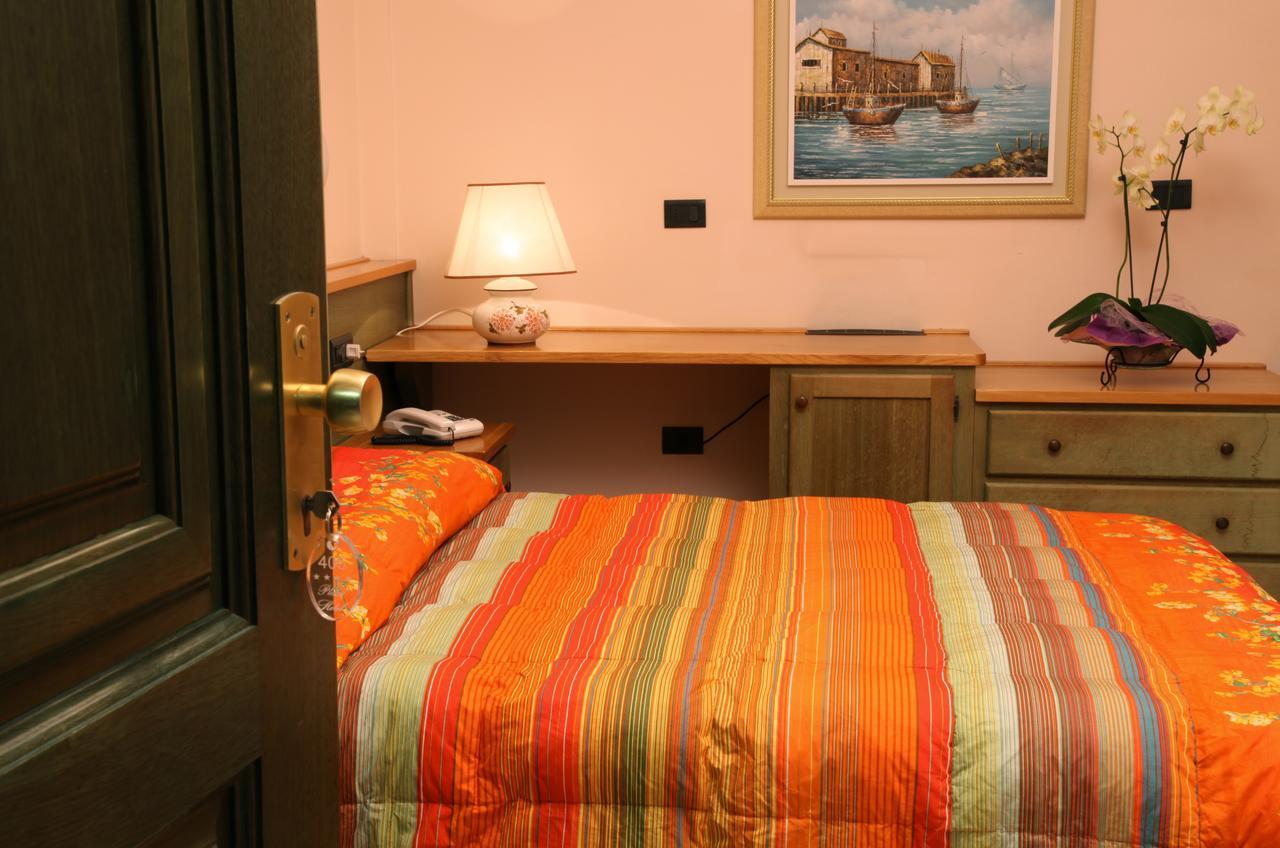 Hotel Plaza 里杜德里伊斯坦西 外观 照片